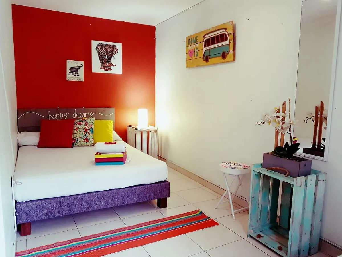 The Pelican Larry Hostel Cali 0*,  Colombia